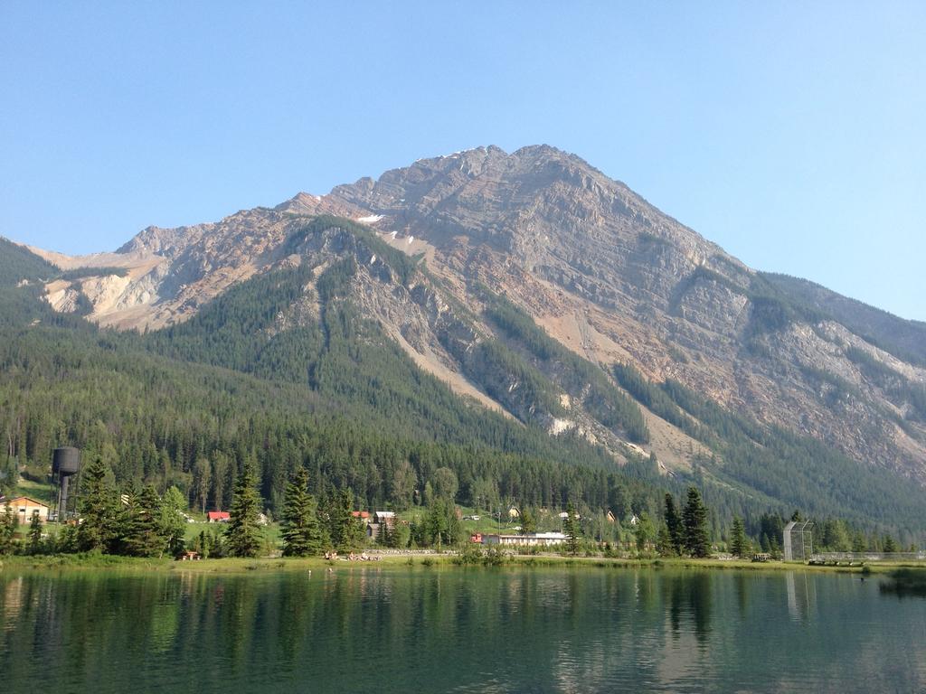 Canadian Rockies Inn - Adults Only Филд Экстерьер фото